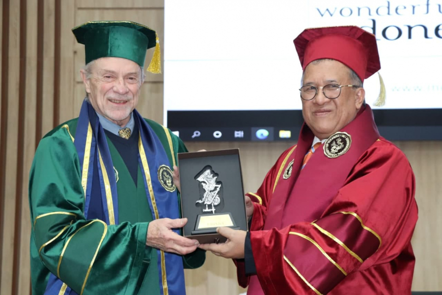 Chairman of Indonesia Halal lifestyle Center (IHLC) became an Honorary Doctor of the “Silk Road” International University of Tourism and Cultural Heritage