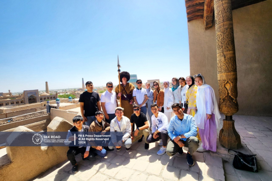 Для наших студентов организовано паломничество к историческим памятникам Хивы