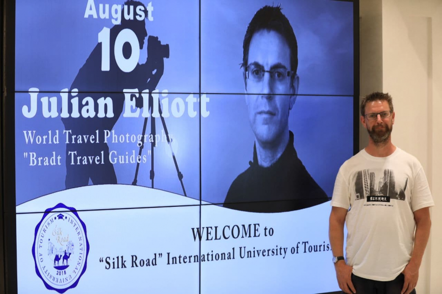 The world-famous photographer visited the &quot;Silk Road&quot; International University of Tourism